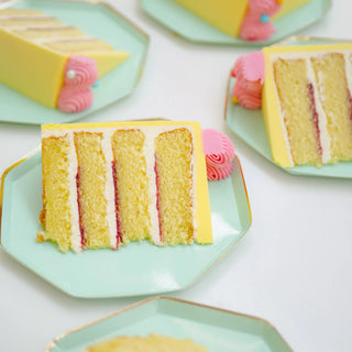 How to Cut A Cake - Crumbs & Doilies
